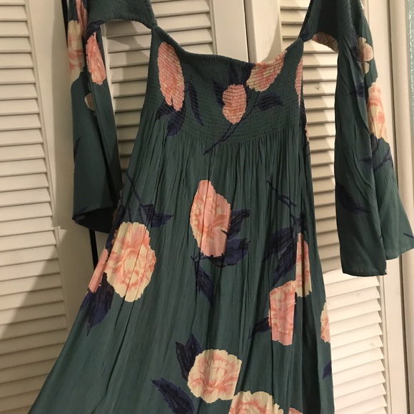 Dress - Picture 3 of 4